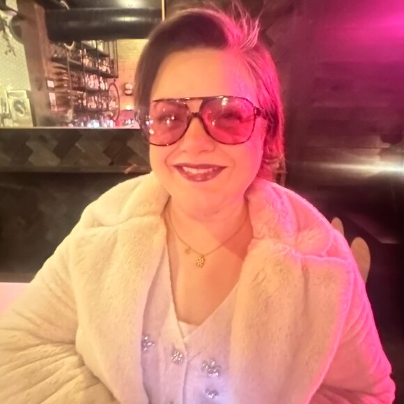 Meet your Posher, Charis - Picture 1 of 1